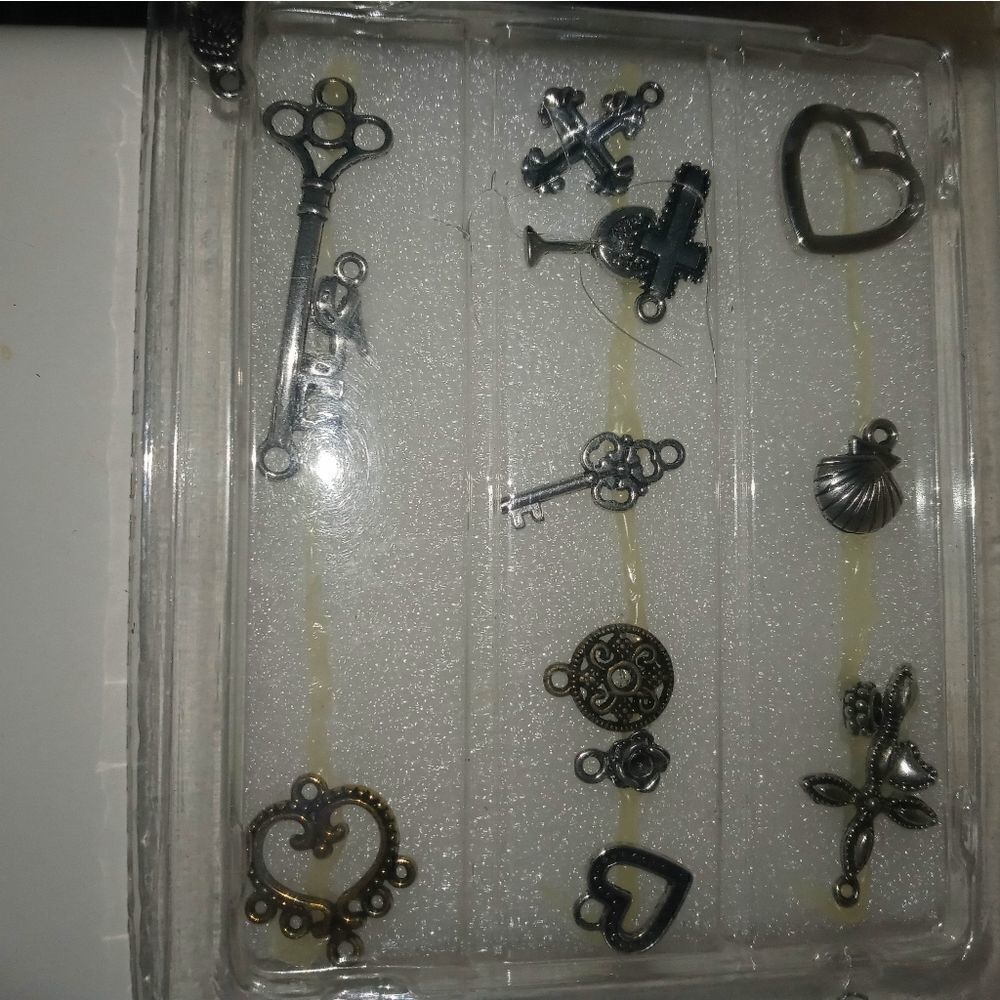 1 Charm - Picture 2 of 2